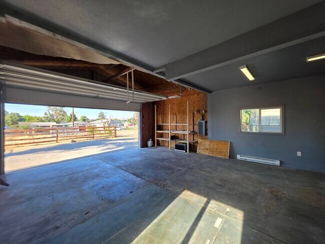 Building Photo - 2021 N Rd 48