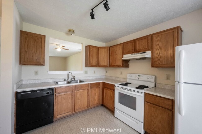 Building Photo - "Charming 3-Bed, 2-Bath Home in Indianapolis – Cozy 1196 Sq Ft Haven Awaits!"