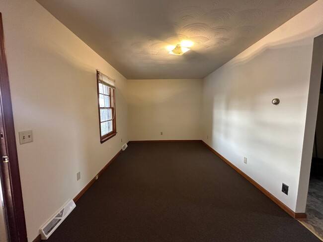 Building Photo - Two bedroom apartment close to Altavista! ...