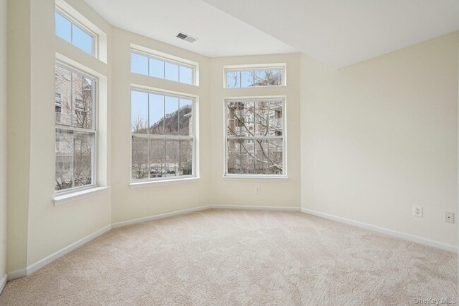 Building Photo - 2 Leeward Dr