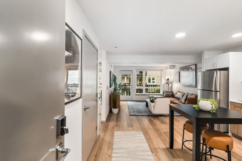 Building Photo - 2950 NE 11th St