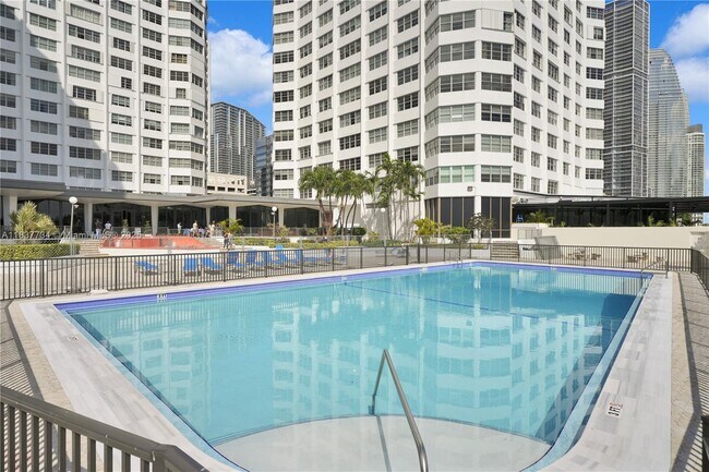 Building Photo - 825 Brickell Bay Dr