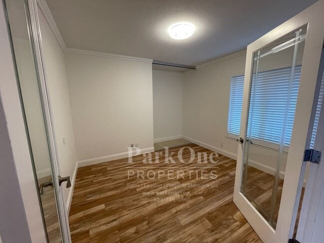 Building Photo - Nicely Update Home Now Available in the Crossings