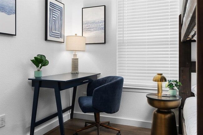 Building Photo - 1315 Southport Dr