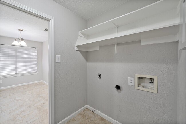 Building Photo - 3318 Golden Willow Dr