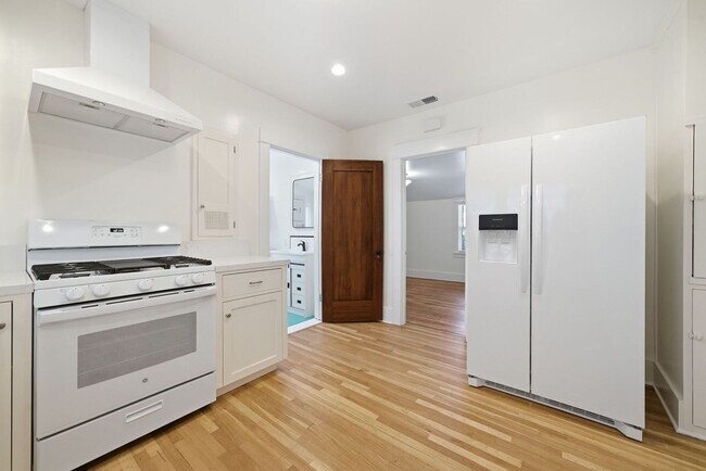 Building Photo - Remodeled Craftsman Single Family Home in Old Town Orange