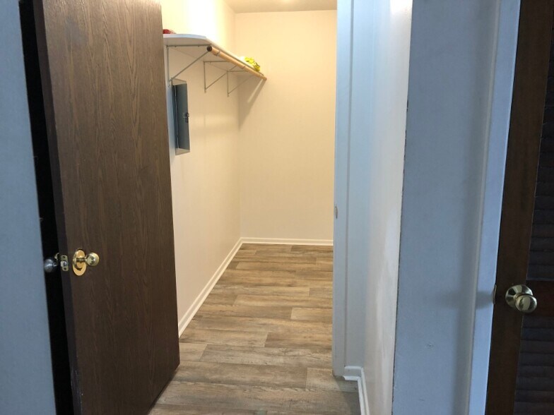 Primary Photo - 2021 NW hickory Ln