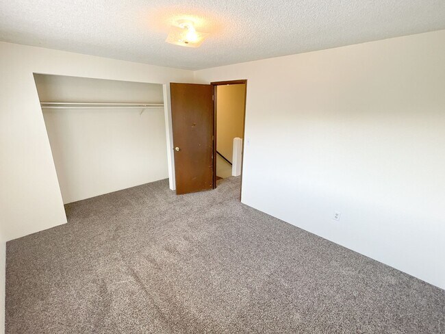 Building Photo - 846 Homedale Rd