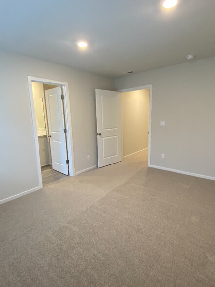Building Photo - 889 N 18th Ave