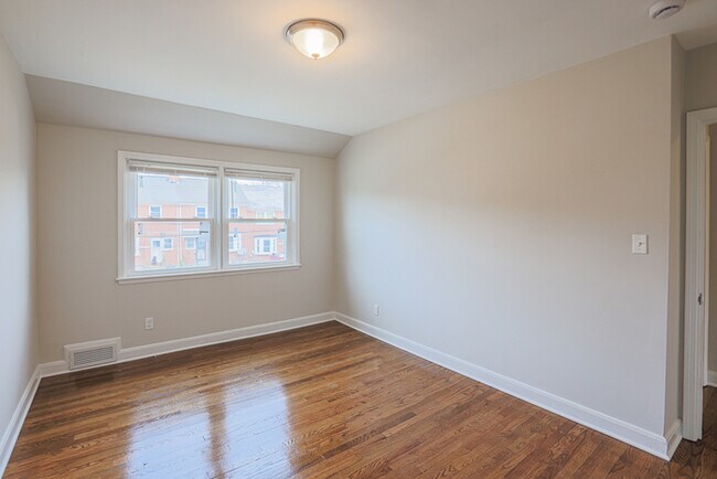 Building Photo - 3 Bedroom Complete Rehab