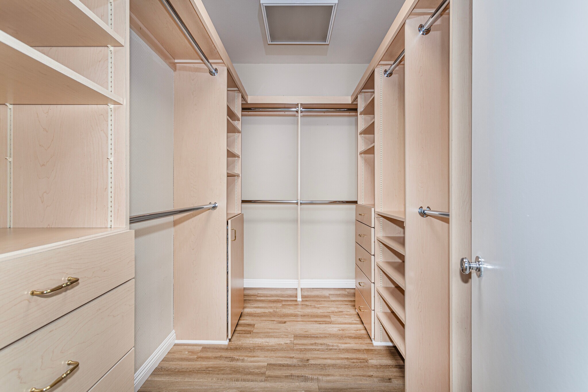 Building Photo - 700 Front St