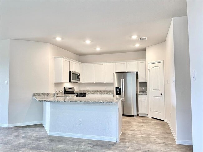 Building Photo - 467 Evergreen Sumac Lp