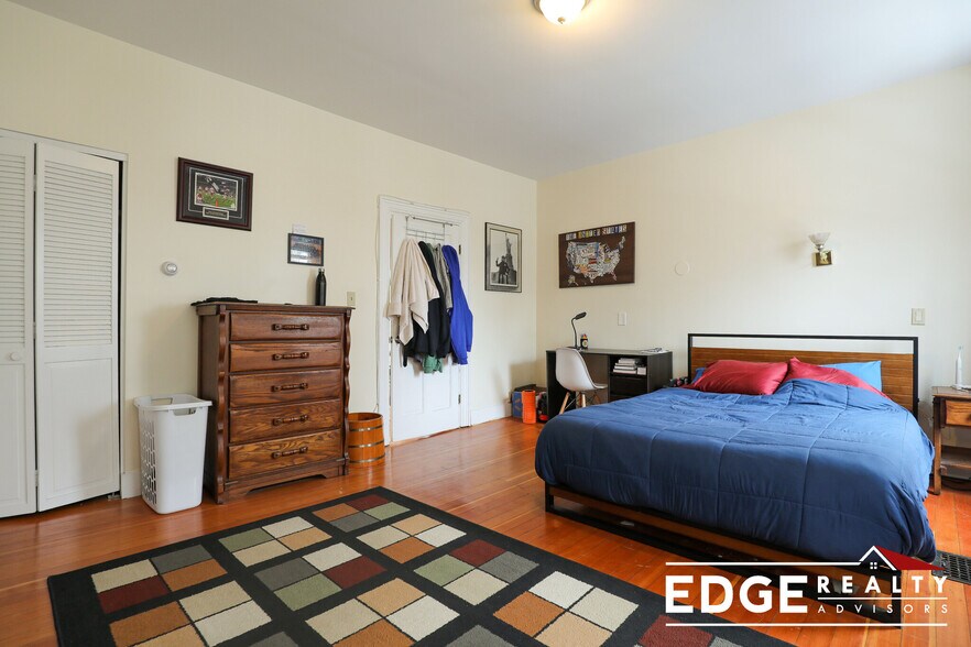 Building Photo - 35 Brooks St