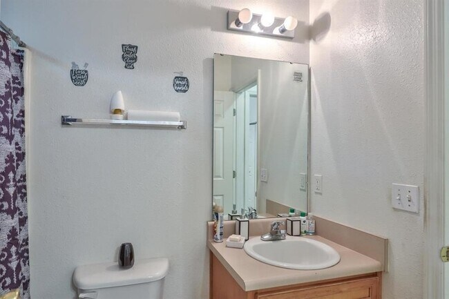 Building Photo - 924 Ashburn Dr