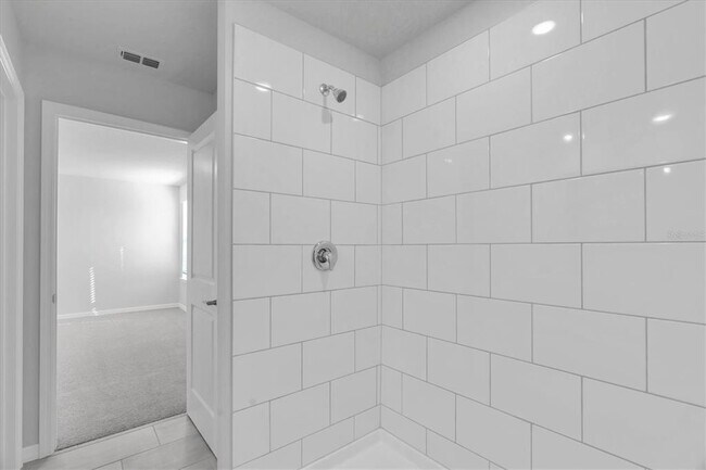 Building Photo - 17594 Pleasantview Blvd