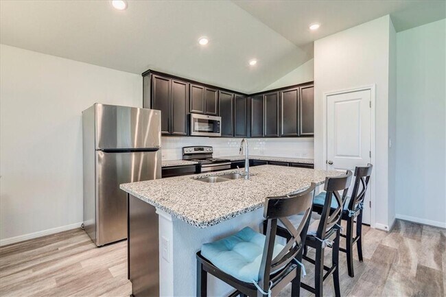 Building Photo - 117 Balsam St