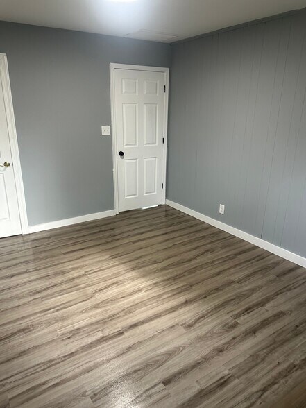 Building Photo - 1303 Barnard Dr
