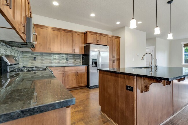 Building Photo - Spacious 4BR/3BA in Beaverton