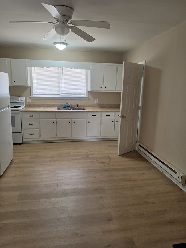 Building Photo - Cute Stoneville Bungalow