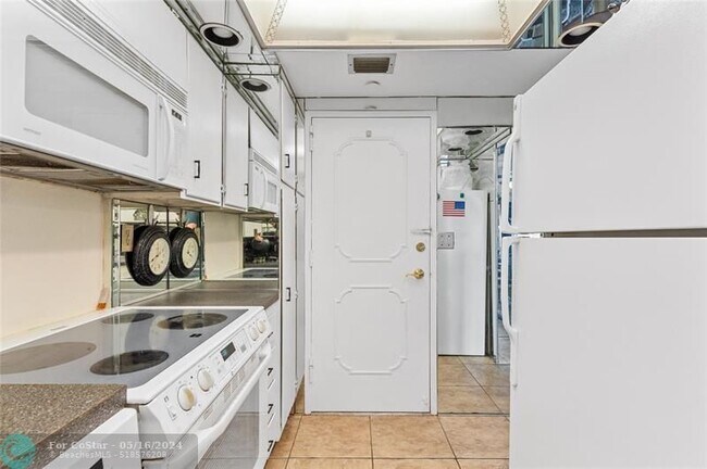 Building Photo - 4010 Galt Ocean Dr