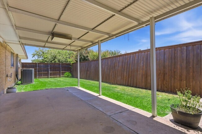 Building Photo - 2132 Bordeaux Dr