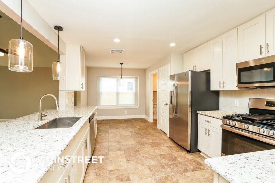 Building Photo - 15619 Fern Ridge Dr