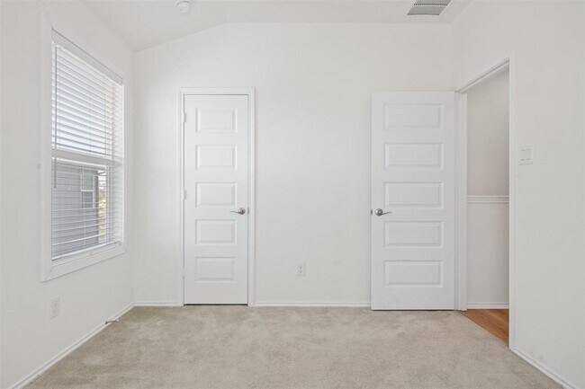 Building Photo - 256 Benmyrtle Trl