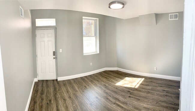 Building Photo - 823 Newington Ave