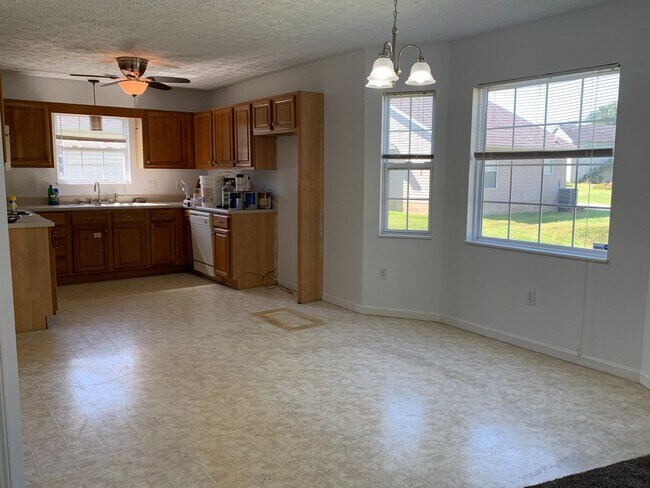 Building Photo - 1731 Snapp Rd