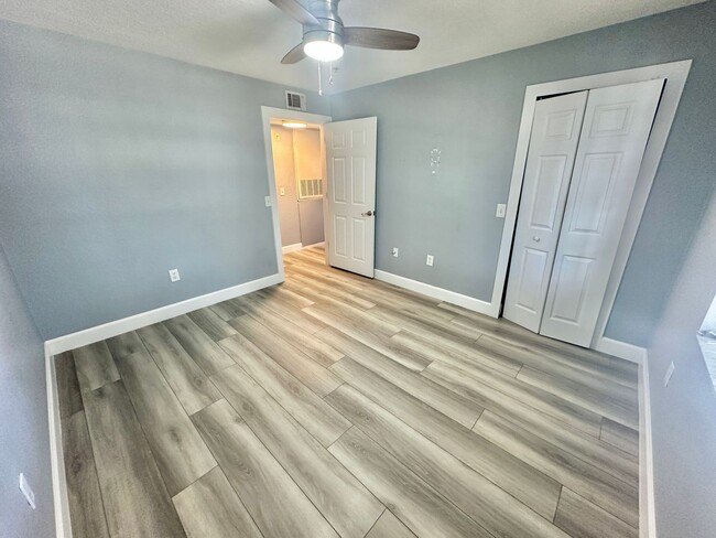 Building Photo - Orlando - 2 Bedroom, 2 Bathroom - $1995.00