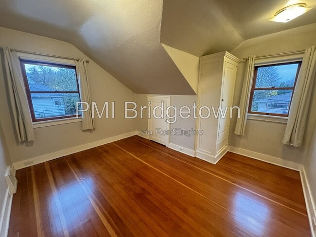 Building Photo - 4733 SE Yamhill St