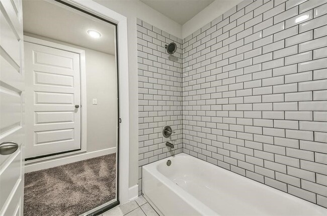 Building Photo - 16526 Whiteoak Canyon Dr