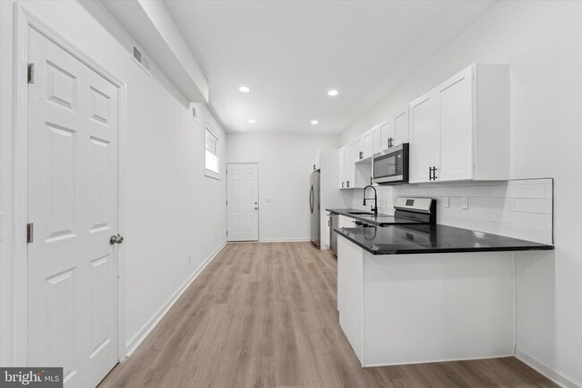 Building Photo - 1824 N 28th St
