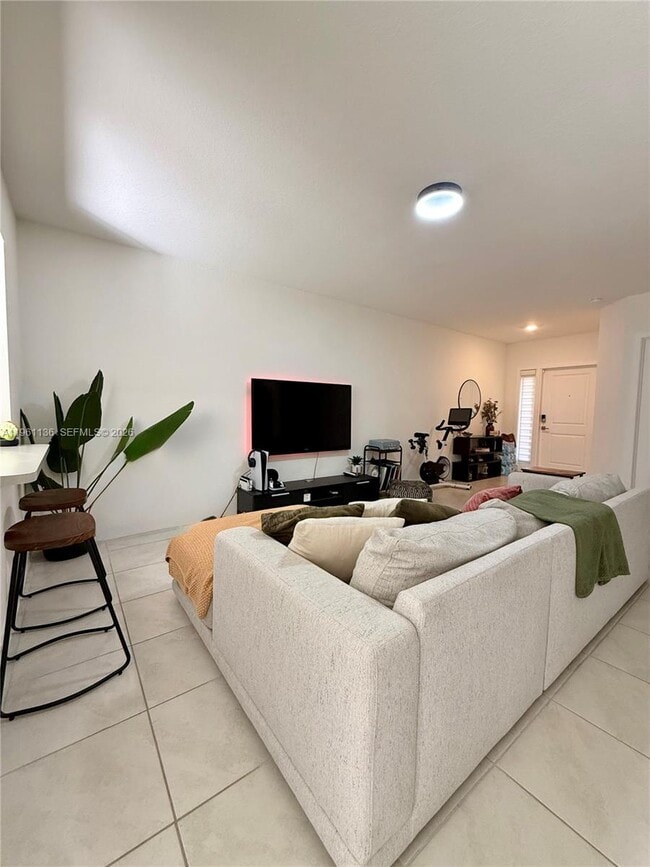 Building Photo - 487 NE 5th St