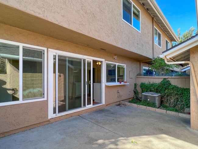 Building Photo - Super Clean - Placentia Condo - 3 bedroom ...