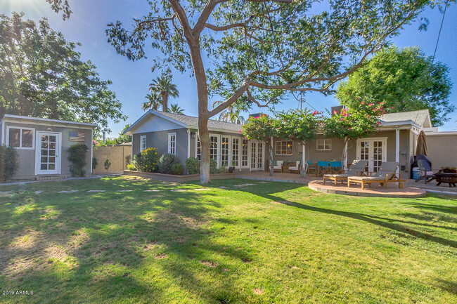 Building Photo - 4113 E Minnezona Ave
