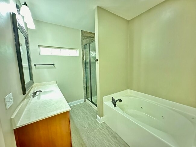 Building Photo - 209 Coral Dr SW