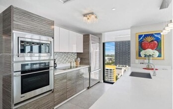 Building Photo - 460 NE 28th St