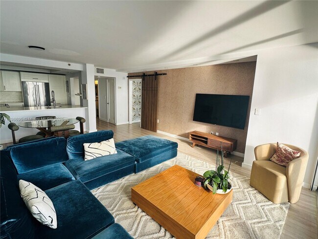 Building Photo - 555 NE 15th St