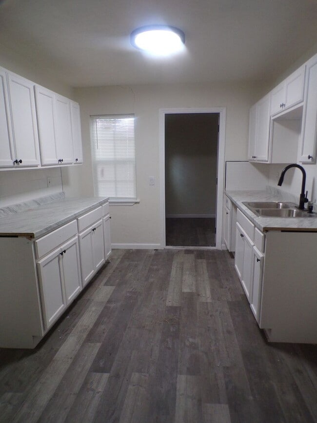 Building Photo - Great redo across the street form Pat Henry Elementary School