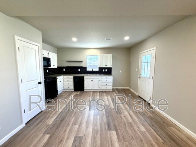 Building Photo - 108 E Mill Ave