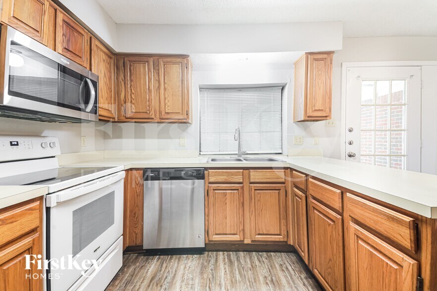 Building Photo - 1403 Bradford Pl