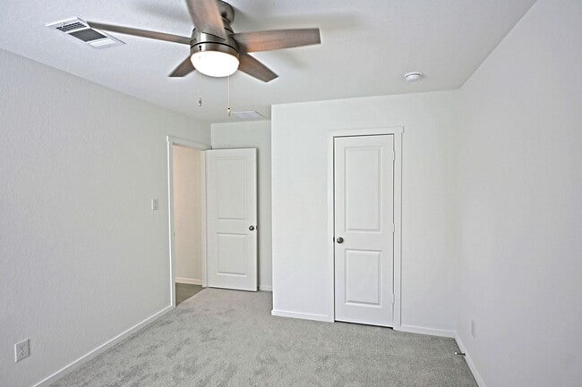 Building Photo - 2429 Legends Crk