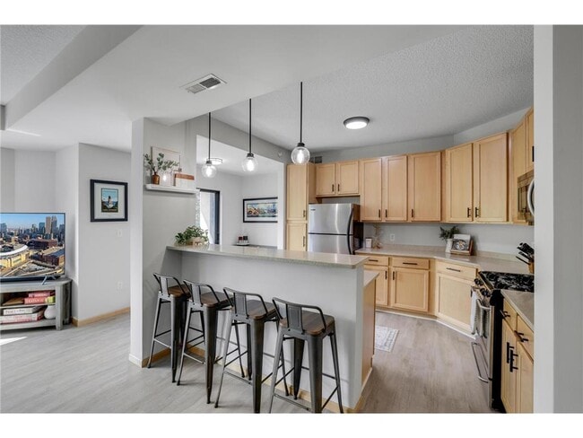 Building Photo - 2565 Franklin Ave