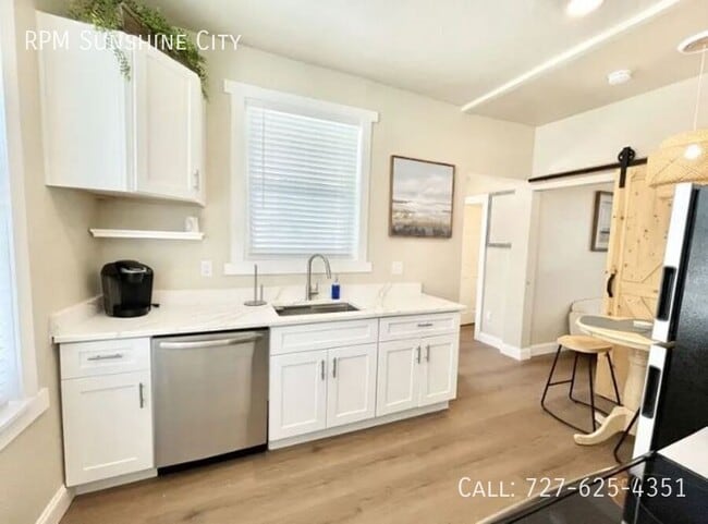 Building Photo - 7700 Boca Ciega Dr