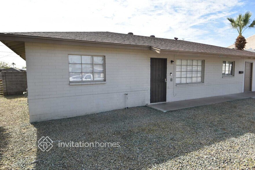 Building Photo - 2039 E Osborn Rd