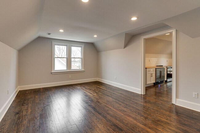 Building Photo - Charming Renovated East Nashville Home wit...