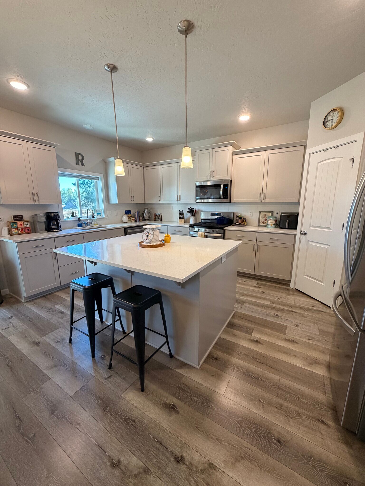 Building Photo - 7193 SE Cheryl Ct