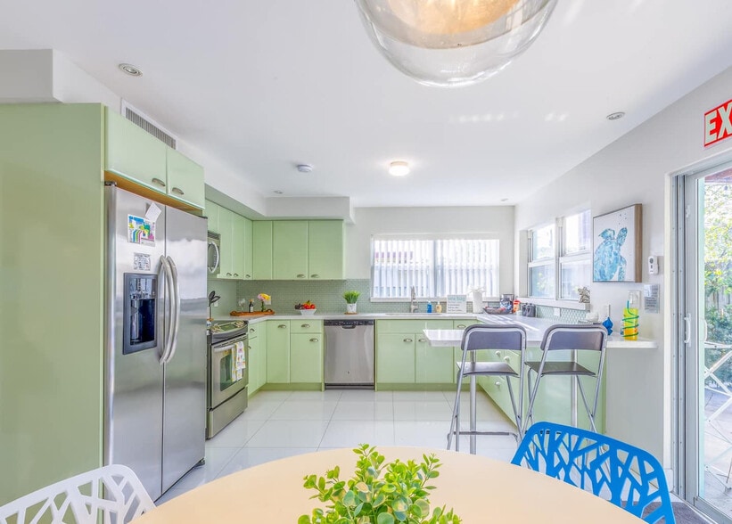 Building Photo - 212 SW 2nd Pl