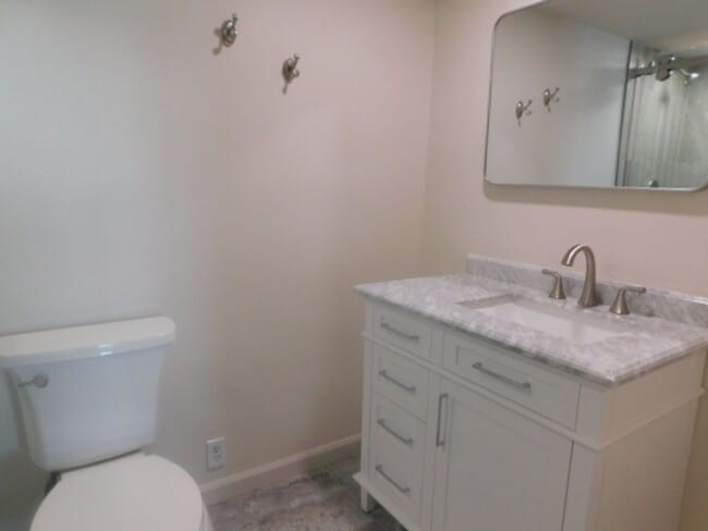 Building Photo - Remodeled 2 Bedroom 2 Bath Condo Over Looking Broad Creek